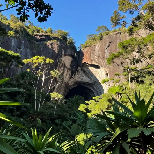 Explorando o Monumento Natural Estadual Gruta Rei do Mato