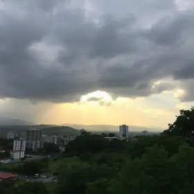 Previsão do tempo hoje para Belo Horizonte (MG): sol, com pancadas de chuva de manhã e muitas nuvens à tarde; à noite, tempo firme previsão do tempo hoje