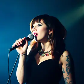 Pitty leva nova turnê a BH em novembro verificação de segurança