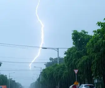 Defesa Civil emite aviso de possibilidade de chuva com ventos e raios em BH chuva com raios em BH